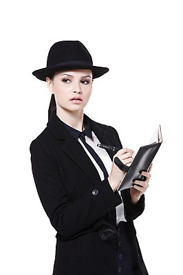 포토 JPG 스튜디오촬영 서양인 외국인 백인 해외기획촬영 모자 우먼라이프 라이프스타일 응시 2012년태국 잡화 여자 패션 포즈 비즈니스 실내 한명 들기 누끼 사람 정장 상반신 20대 성인 옆모습 펜 볼펜 다이어리 재킷 코트 기록 매니시 매니시룩 중절모 남장 페도라 여자만 여자한명만 성인여자만 청년만 청년여자만 성인한명만 청년여자한명만 성인여자한명만 성인만 국내포토 모자_잡화 1 시선 옷 뷰포인트 모션 인종 청년 내부 생활 필기구 사무용품 외투 파일형식