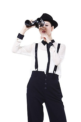 포토 JPG 스튜디오촬영 서양인 외국인 백인 해외기획촬영 모자 우먼라이프 라이프스타일 응시 2012년태국 잡화 여자 패션 포즈 모션 실내 한명 서기 들기 누끼 사람 20대 성인 앞모습 쌍안경 망원경 관찰 매니시 매니시룩 멜빵바지 중절모 남장 페도라 여자만 여자한명만 성인여자만 청년만 청년여자만 성인한명만 청년여자한명만 성인여자한명만 성인만 국내포토 모자_잡화 1 시선 뷰포인트 바지 인종 청년 내부 생활 멜빵 파일형식