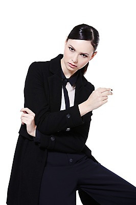 포토 JPG 스튜디오촬영 서양인 외국인 백인 해외기획촬영 우먼라이프 라이프스타일 2012년태국 여자 패션 포즈 흡연 담배 실내 한명 서기 들기 누끼 사람 정장 20대 성인 앞모습 재킷 코트 매니시 매니시룩 남장 여자만 여자한명만 성인여자만 청년만 청년여자만 성인한명만 청년여자한명만 성인여자한명만 성인만 국내포토 1 옷 뷰포인트 모션 인종 청년 내부 생활 외투 파일형식