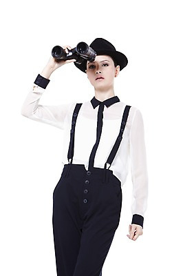 포토 JPG 스튜디오촬영 서양인 외국인 백인 해외기획촬영 모자 우먼라이프 라이프스타일 응시 2012년태국 잡화 여자 패션 포즈 모션 실내 한명 서기 들기 누끼 사람 20대 성인 앞모습 쌍안경 망원경 관찰 매니시 매니시룩 멜빵바지 중절모 남장 페도라 여자만 여자한명만 성인여자만 청년만 청년여자만 성인한명만 청년여자한명만 성인여자한명만 성인만 국내포토 모자_잡화 1 시선 뷰포인트 바지 인종 청년 내부 생활 멜빵 파일형식