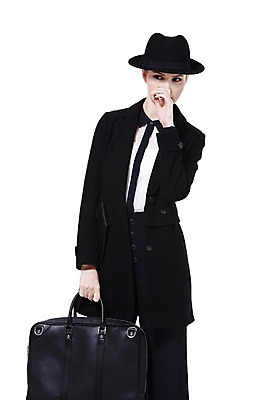 포토 JPG 스튜디오촬영 서양인 외국인 백인 해외기획촬영 모자 우먼라이프 라이프스타일 응시 2012년태국 잡화 여자 패션 포즈 서류가방 가방 비즈니스 실내 한명 서기 들기 누끼 사람 정장 20대 성인 앞모습 재킷 코트 매니시 매니시룩 중절모 남장 페도라 여자만 여자한명만 성인여자만 청년만 청년여자만 성인한명만 청년여자한명만 성인여자한명만 성인만 국내포토 모자_잡화 1 시선 옷 뷰포인트 모션 인종 청년 내부 생활 외투 파일형식