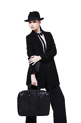 포토 JPG 스튜디오촬영 서양인 외국인 백인 해외기획촬영 모자 우먼라이프 라이프스타일 응시 2012년태국 잡화 여자 패션 포즈 서류가방 가방 비즈니스 실내 한명 서기 들기 누끼 사람 정장 20대 성인 앞모습 재킷 코트 매니시 매니시룩 중절모 남장 페도라 여자만 여자한명만 성인여자만 청년만 청년여자만 성인한명만 청년여자한명만 성인여자한명만 성인만 국내포토 모자_잡화 1 시선 옷 뷰포인트 모션 인종 청년 내부 생활 외투 파일형식