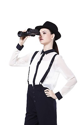 포토 JPG 스튜디오촬영 서양인 외국인 백인 해외기획촬영 모자 우먼라이프 라이프스타일 응시 2012년태국 잡화 여자 패션 허리손 포즈 모션 실내 한명 서기 들기 누끼 사람 20대 성인 옆모습 쌍안경 망원경 관찰 매니시 매니시룩 멜빵바지 중절모 남장 페도라 여자만 여자한명만 성인여자만 청년만 청년여자만 성인한명만 청년여자한명만 성인여자한명만 성인만 국내포토 모자_잡화 1 시선 뷰포인트 바지 인종 청년 내부 생활 멜빵 파일형식