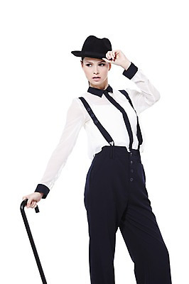 포토 JPG 스튜디오촬영 서양인 외국인 백인 해외기획촬영 모자 우먼라이프 라이프스타일 응시 2012년태국 잡화 여자 패션 포즈 지팡이 실내 한명 서기 누끼 사람 20대 성인 앞모습 매니시 매니시룩 멜빵바지 중절모 남장 페도라 여자만 여자한명만 성인여자만 청년만 청년여자만 성인한명만 청년여자한명만 성인여자한명만 성인만 국내포토 모자_잡화 1 시선 뷰포인트 바지 모션 인종 청년 내부 생활 멜빵 파일형식