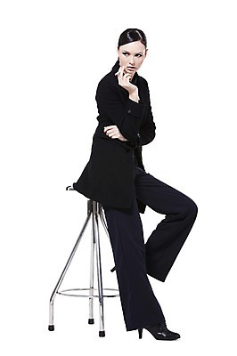 포토 JPG 스튜디오촬영 전신 서양인 외국인 백인 해외기획촬영 우먼라이프 라이프스타일 응시 2012년태국 여자 패션 구두 포즈 의자 흡연 담배 실내 한명 들기 누끼 사람 앉기 정장 20대 성인 옆모습 재킷 코트 매니시 매니시룩 남장 여자만 여자한명만 성인여자만 청년만 청년여자만 성인한명만 청년여자한명만 성인여자한명만 성인만 국내포토 1 시선 옷 뷰포인트 가구 신발 모션 인종 청년 내부 생활 외투 파일형식