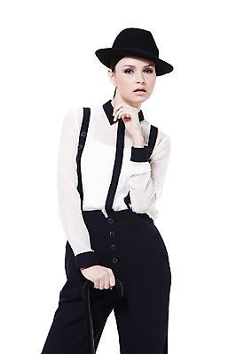 포토 JPG 스튜디오촬영 서양인 외국인 백인 해외기획촬영 모자 우먼라이프 라이프스타일 2012년태국 잡화 여자 패션 포즈 지팡이 실내 한명 서기 누끼 사람 20대 성인 앞모습 매니시 매니시룩 멜빵바지 중절모 남장 페도라 여자만 여자한명만 성인여자만 청년만 청년여자만 성인한명만 청년여자한명만 성인여자한명만 성인만 국내포토 모자_잡화 1 뷰포인트 바지 모션 인종 청년 내부 생활 멜빵 파일형식