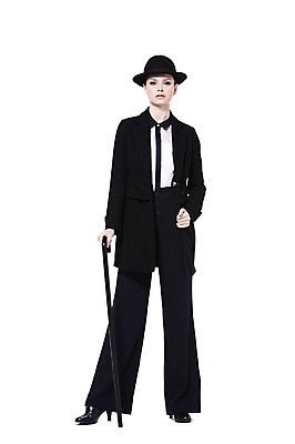 포토 JPG 스튜디오촬영 전신 서양인 외국인 백인 해외기획촬영 모자 우먼라이프 라이프스타일 2012년태국 잡화 여자 패션 구두 포즈 지팡이 실내 한명 서기 누끼 사람 정장 20대 성인 앞모습 재킷 코트 매니시 매니시룩 멜빵바지 중절모 남장 페도라 여자만 여자한명만 성인여자만 청년만 청년여자만 성인한명만 청년여자한명만 성인여자한명만 성인만 국내포토 모자_잡화 1 옷 뷰포인트 신발 바지 모션 인종 청년 내부 생활 외투 멜빵 파일형식