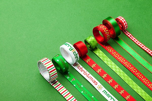 포토 JPG 스튜디오촬영 기념일 리본 줄 백그라운드 크리스마스 포장 크리스마스용품 실내 이벤트 사람없음 장식 도구 끈 오브젝트 국내포토 내부 용품 파일형식