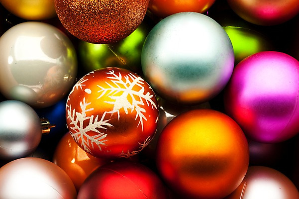 포토 JPG 스튜디오촬영 기념일 컬러 백그라운드 크리스마스 크리스마스용품 실내 이벤트 사람없음 장식 컬러풀 여러개 장식볼 눈송이 구슬 오브젝트 국내포토 다수 눈_날씨 내부 용품 파일형식