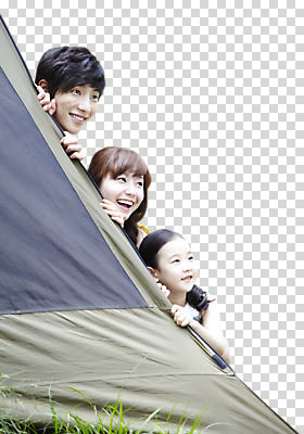 편집 편집이미지 응시 여자 남자 어린이 여행 포즈 모션 텐트 미소 웃음 사람 동양인 소녀 상반신 20대 성인 세명 캠핑 한국인 체험 PNG 편집소스 시선 컨셉 레저 표정 캠핑도구 인종 청년 파일형식