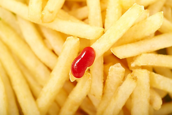 포토 JPG 음식 다수 백그라운드 디저트 감자 패스트푸드 실내 요리 근접촬영 사람없음 아웃포커스 튀김 감자튀김 케첩 고칼로리 토마토소스 국내포토 뷰포인트 채소 촬영기법 내부 소스_음식 인스턴트 칼로리 파일형식