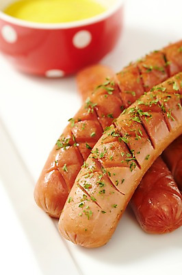 포토 JPG 그릇 식기 접시 음식 디저트 패스트푸드 서양음식 실내 파슬리 육류 요리 근접촬영 사람없음 아웃포커스 소시지 머스터드 햄 칼집 국내포토 뷰포인트 채소 식재료 촬영기법 내부 소스_음식 가공식품 인스턴트 파일형식