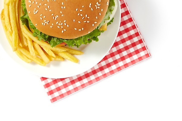 포토 JPG 스튜디오촬영 그릇 식기 접시 음식 빵 채소 양파 감자 패스트푸드 서양음식 실내 요리 누끼 사람없음 하이앵글 튀김 감자튀김 햄버거 식탁보 양상추 상추 깨 고칼로리 국내포토 뷰포인트 식재료 내부 조미료 인스턴트 칼로리 파일형식