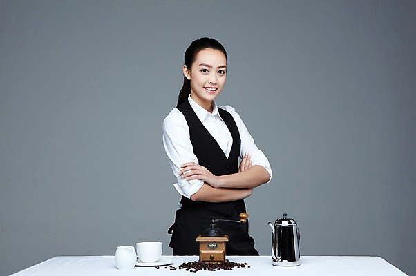 포토 JPG 스튜디오촬영 외국인 해외기획촬영 직업 우먼라이프 라이프스타일 2012년태국 여자 커피 음료 유니폼 재료 탁자 회색배경 주전자 잔 콩 실내 한명 미소 웃음 사람 동양인 상반신 20대 성인 앞모습 컵 팔짱 앞치마 원두 커피잔 찻잔 찻주전자 컵받침 원료 원두커피 시럽 바리스타 그라인더 시럽컵 커피용품 핸드밀 여자만 여자한명만 성인여자만 청년만 청년여자만 성인한명만 청년여자한명만 성인여자한명만 성인만 국내포토 1 식기 옷 뷰포인트 가구 백그라운드 모션 주방용품 곡류 표정 인종 청년 내부 생활 회색 받침대 오브젝트 파일형식