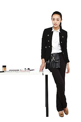 포토 JPG 스튜디오촬영 전신 외국인 해외기획촬영 직업 우먼라이프 라이프스타일 2012년태국 여자 구두 탁자 실내 한명 서기 들기 누끼 사람 동양인 정장 20대 성인 앞모습 화장 뷰티 화장품 화장용품 도구 붓 전문직 메이크업아티스트 아이섀도 브러쉬세트 브러쉬케이스 벨트색 브러쉬벨트색 메이크업베이스 섀도우팔레트 의료성형뷰티 여자만 여자한명만 성인여자만 청년만 청년여자만 성인한명만 청년여자한명만 성인여자한명만 성인만 국내포토 1 옷 뷰포인트 가구 신발 모션 인종 청년 내부 생활 미용용품 힙색 파일형식