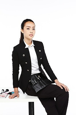 포토 JPG 스튜디오촬영 외국인 해외기획촬영 직업 우먼라이프 라이프스타일 2012년태국 여자 탁자 실내 한명 누끼 사람 앉기 동양인 정장 20대 성인 옆모습 화장 뷰티 화장품 화장용품 도구 붓 전문직 메이크업아티스트 아이섀도 브러쉬세트 브러쉬케이스 벨트색 브러쉬벨트색 섀도우팔레트 의료성형뷰티 여자만 여자한명만 성인여자만 청년만 청년여자만 성인한명만 청년여자한명만 성인여자한명만 성인만 국내포토 1 옷 뷰포인트 가구 모션 인종 청년 내부 생활 미용용품 힙색 파일형식