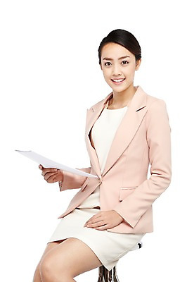 포토 JPG 스튜디오촬영 외국인 해외기획촬영 직업 우먼라이프 라이프스타일 2012년태국 여자 의자 실내 한명 미소 웃음 들기 누끼 사람 앉기 동양인 정장 20대 성인 옆모습 치마 비즈니스우먼 기자 전문직 아나운서 방송 언론 활기 리포터 중계 방송인 대본 여자만 여자한명만 성인여자만 청년만 청년여자만 성인한명만 청년여자한명만 성인여자한명만 성인만 국내포토 1 옷 뷰포인트 가구 컨셉 비즈니스 모션 하의 표정 인종 청년 내부 생활 직장인 파일형식