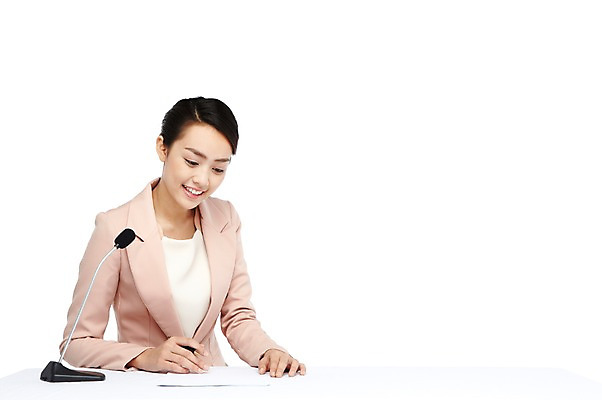 포토 JPG 스튜디오촬영 외국인 해외기획촬영 직업 우먼라이프 라이프스타일 2012년태국 여자 탁자 실내 한명 미소 웃음 들기 누끼 사람 동양인 정장 상반신 20대 성인 앞모습 펜 비즈니스우먼 기자 뉴스 전문직 아나운서 마이크 방송 언론 활기 리포터 중계 방송인 뉴스진행 대본 여자만 여자한명만 성인여자만 청년만 청년여자만 성인한명만 청년여자한명만 성인여자한명만 성인만 국내포토 1 옷 뷰포인트 음향기기 가구 컨셉 비즈니스 모션 표정 인종 청년 내부 생활 필기구 직장인 파일형식