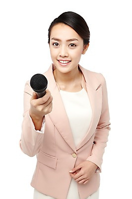 포토 JPG 스튜디오촬영 외국인 해외기획촬영 직업 우먼라이프 라이프스타일 2012년태국 여자 실내 한명 미소 웃음 들기 누끼 사람 동양인 정장 상반신 20대 성인 앞모습 비즈니스우먼 기자 전문직 아나운서 마이크 방송 언론 활기 리포터 인터뷰 중계 방송인 여자만 여자한명만 성인여자만 청년만 청년여자만 성인한명만 청년여자한명만 성인여자한명만 성인만 국내포토 1 옷 뷰포인트 음향기기 컨셉 비즈니스 모션 표정 인종 청년 내부 생활 직장인 파일형식