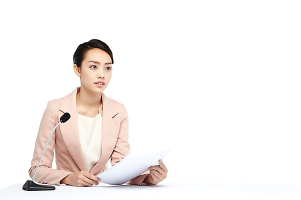 포토 JPG 스튜디오촬영 외국인 해외기획촬영 직업 우먼라이프 라이프스타일 2012년태국 여자 탁자 실내 한명 들기 누끼 사람 동양인 정장 상반신 20대 성인 앞모습 비즈니스우먼 기자 뉴스 전문직 아나운서 마이크 방송 언론 활기 리포터 중계 방송인 뉴스진행 대본 여자만 여자한명만 성인여자만 청년만 청년여자만 성인한명만 청년여자한명만 성인여자한명만 성인만 국내포토 1 옷 뷰포인트 음향기기 가구 컨셉 비즈니스 모션 인종 청년 내부 생활 직장인 파일형식