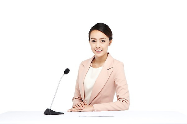포토 JPG 스튜디오촬영 외국인 해외기획촬영 직업 우먼라이프 라이프스타일 2012년태국 여자 탁자 실내 한명 미소 웃음 누끼 사람 동양인 정장 상반신 20대 성인 앞모습 비즈니스우먼 기자 뉴스 전문직 아나운서 마이크 방송 언론 활기 리포터 중계 방송인 뉴스진행 대본 여자만 여자한명만 성인여자만 청년만 청년여자만 성인한명만 청년여자한명만 성인여자한명만 성인만 국내포토 1 옷 뷰포인트 음향기기 가구 컨셉 비즈니스 표정 인종 청년 내부 생활 직장인 파일형식