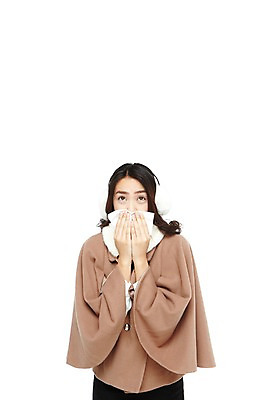 포토 JPG 스튜디오촬영 외국인 해외기획촬영 우먼라이프 라이프스타일 긴머리 응시 2012년태국 여자 패션 겨울 실내 한명 들기 누끼 사람 동양인 상반신 20대 성인 목도리 추위 올려보기 화장지 망토 감기 귀마개 겨울옷 콧물 여자만 여자한명만 성인여자만 청년만 청년여자만 성인한명만 청년여자한명만 성인여자한명만 성인만 국내포토 1 헤어스타일 시선 잡화 옷 계절 모션 인종 청년 내부 생활 질병 생리현상 파일형식