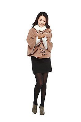 포토 JPG 스튜디오촬영 전신 외국인 해외기획촬영 우먼라이프 라이프스타일 긴머리 응시 2012년태국 여자 패션 구두 포즈 겨울 실내 한명 서기 미소 웃음 누끼 사람 동양인 손짓 20대 성인 앞모습 치마 목도리 하이힐 망토 겨울옷 손모으기 여자만 여자한명만 성인여자만 청년만 청년여자만 성인한명만 청년여자한명만 성인여자한명만 성인만 국내포토 1 헤어스타일 시선 잡화 옷 계절 뷰포인트 신발 모션 하의 표정 인종 청년 내부 생활 여성화 파일형식