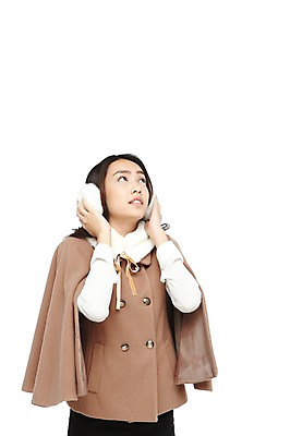 포토 JPG 스튜디오촬영 외국인 해외기획촬영 우먼라이프 라이프스타일 긴머리 응시 2012년태국 여자 패션 포즈 겨울 실내 한명 누끼 사람 동양인 상반신 20대 성인 앞모습 목도리 올려보기 망토 귀마개 겨울옷 여자만 여자한명만 성인여자만 청년만 청년여자만 성인한명만 청년여자한명만 성인여자한명만 성인만 국내포토 1 헤어스타일 시선 잡화 옷 계절 뷰포인트 모션 인종 청년 내부 생활 파일형식