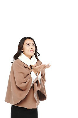 포토 JPG 스튜디오촬영 외국인 해외기획촬영 우먼라이프 라이프스타일 긴머리 응시 2012년태국 여자 패션 포즈 겨울 실내 한명 미소 웃음 누끼 사람 동양인 손짓 상반신 20대 성인 옆모습 목도리 올려보기 망토 겨울옷 여자만 여자한명만 성인여자만 청년만 청년여자만 성인한명만 청년여자한명만 성인여자한명만 성인만 국내포토 1 헤어스타일 시선 잡화 옷 계절 뷰포인트 모션 표정 인종 청년 내부 생활 파일형식