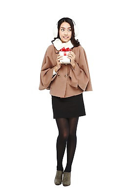 포토 JPG 스튜디오촬영 전신 외국인 해외기획촬영 우먼라이프 라이프스타일 긴머리 응시 2012년태국 여자 패션 구두 겨울 실내 선물 한명 서기 미소 웃음 들기 누끼 사람 동양인 이벤트 20대 성인 앞모습 선물상자 쇼핑 치마 상자 목도리 하이힐 망토 귀마개 겨울옷 여자만 여자한명만 성인여자만 청년만 청년여자만 성인한명만 청년여자한명만 성인여자한명만 성인만 국내포토 1 헤어스타일 시선 잡화 옷 계절 뷰포인트 신발 모션 하의 표정 인종 청년 내부 생활 여성화 파일형식
