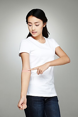 포토 JPG 스튜디오촬영 외국인 해외기획촬영 우먼라이프 라이프스타일 긴머리 2012년태국 여자 캠페인 포즈 모션 회색배경 실내 한명 서기 사람 동양인 손짓 20대 성인 앞모습 반팔티셔츠 청바지 반창고 봉사 도움 공익캠페인 보호 복지 사랑나눔 헌혈 수혈 여자만 여자한명만 성인여자만 청년만 청년여자만 성인한명만 청년여자한명만 성인여자한명만 성인만 국내포토 1 헤어스타일 뷰포인트 백그라운드 컨셉 티셔츠 바지 사랑 인종 청년 내부 생활 치료 회색 의료용품 사회이슈 나눔 파일형식