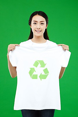 포토 JPG 스튜디오촬영 외국인 해외기획촬영 우먼라이프 라이프스타일 긴머리 2012년태국 옷 여자 캠페인 컬러 포즈 티셔츠 실내 한명 서기 미소 웃음 들기 사람 동양인 상반신 20대 성인 앞모습 초록색 자연보호 환경 그린캠페인 재활용 반팔티셔츠 청바지 봉사 도움 공익캠페인 보호 심볼 복지 에코 친환경 분리수거 녹색배경 여자만 여자한명만 성인여자만 청년만 청년여자만 성인한명만 청년여자한명만 성인여자한명만 성인만 그린슈머 국내포토 1 헤어스타일 뷰포인트 백그라운드 컨셉 셔츠 바지 모션 자연 표정 인종 청년 내부 생활 사회이슈 파일형식