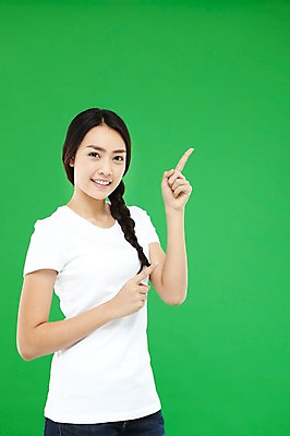 포토 JPG 스튜디오촬영 외국인 해외기획촬영 우먼라이프 라이프스타일 긴머리 2012년태국 여자 캠페인 컬러 모션 땋은머리 실내 한명 미소 웃음 사람 동양인 손짓 상반신 20대 성인 앞모습 초록색 자연보호 환경 그린캠페인 반팔티셔츠 가리킴 봉사 도움 공익캠페인 보호 복지 에코 녹색배경 여자만 여자한명만 성인여자만 청년만 청년여자만 성인한명만 청년여자한명만 성인여자한명만 성인만 그린슈머 국내포토 1 헤어스타일 뷰포인트 백그라운드 컨셉 티셔츠 자연 표정 인종 청년 내부 생활 사회이슈 파일형식