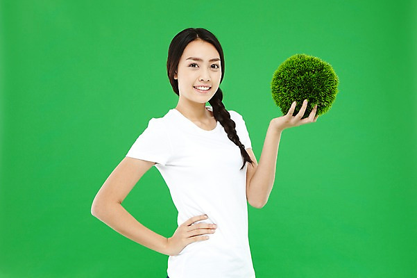 포토 JPG 스튜디오촬영 외국인 해외기획촬영 우먼라이프 라이프스타일 긴머리 2012년태국 여자 캠페인 컬러 허리손 포즈 땋은머리 실내 한명 미소 웃음 들기 사람 동양인 잔디 상반신 20대 성인 앞모습 초록색 자연보호 환경 그린캠페인 반팔티셔츠 봉사 도움 공익캠페인 보호 복지 에코 친환경 녹색배경 잔디공 여자만 여자한명만 성인여자만 청년만 청년여자만 성인한명만 청년여자한명만 성인여자한명만 성인만 그린슈머 국내포토 식물 1 헤어스타일 뷰포인트 백그라운드 컨셉 티셔츠 공 모션 자연 표정 인종 청년 내부 생활 사회이슈 파일형식