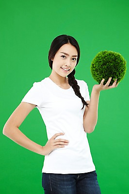 포토 JPG 스튜디오촬영 외국인 해외기획촬영 우먼라이프 라이프스타일 긴머리 2012년태국 여자 캠페인 컬러 허리손 포즈 땋은머리 실내 한명 미소 웃음 들기 사람 동양인 잔디 상반신 20대 성인 앞모습 초록색 자연보호 환경 그린캠페인 반팔티셔츠 청바지 봉사 도움 공익캠페인 보호 복지 에코 친환경 녹색배경 잔디공 여자만 여자한명만 성인여자만 청년만 청년여자만 성인한명만 청년여자한명만 성인여자한명만 성인만 그린슈머 국내포토 식물 1 헤어스타일 뷰포인트 백그라운드 컨셉 티셔츠 바지 공 모션 자연 표정 인종 청년 내부 생활 사회이슈 파일형식