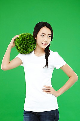 포토 JPG 스튜디오촬영 외국인 해외기획촬영 우먼라이프 라이프스타일 긴머리 응시 2012년태국 여자 캠페인 컬러 허리손 포즈 땋은머리 실내 한명 서기 미소 웃음 들기 사람 동양인 잔디 상반신 20대 성인 앞모습 초록색 자연보호 환경 그린캠페인 반팔티셔츠 청바지 봉사 도움 공익캠페인 보호 복지 에코 친환경 녹색배경 잔디공 여자만 여자한명만 성인여자만 청년만 청년여자만 성인한명만 청년여자한명만 성인여자한명만 성인만 그린슈머 국내포토 식물 1 헤어스타일 시선 뷰포인트 백그라운드 컨셉 티셔츠 바지 공 모션 자연 표정 인종 청년 내부 생활 사회이슈 파일형식