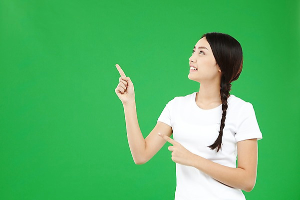 포토 JPG 스튜디오촬영 외국인 해외기획촬영 우먼라이프 라이프스타일 긴머리 응시 2012년태국 여자 캠페인 컬러 모션 땋은머리 실내 한명 미소 웃음 사람 동양인 손짓 상반신 20대 성인 옆모습 초록색 자연보호 환경 그린캠페인 반팔티셔츠 가리킴 봉사 도움 공익캠페인 보호 복지 에코 녹색배경 여자만 여자한명만 성인여자만 청년만 청년여자만 성인한명만 청년여자한명만 성인여자한명만 성인만 그린슈머 국내포토 1 헤어스타일 시선 뷰포인트 백그라운드 컨셉 티셔츠 자연 표정 인종 청년 내부 생활 사회이슈 파일형식