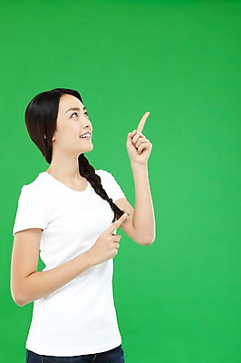 포토 JPG 스튜디오촬영 외국인 해외기획촬영 우먼라이프 라이프스타일 긴머리 응시 2012년태국 여자 캠페인 컬러 모션 땋은머리 실내 한명 미소 웃음 사람 동양인 손짓 상반신 20대 성인 옆모습 초록색 자연보호 환경 그린캠페인 반팔티셔츠 가리킴 봉사 도움 공익캠페인 보호 복지 에코 녹색배경 여자만 여자한명만 성인여자만 청년만 청년여자만 성인한명만 청년여자한명만 성인여자한명만 성인만 그린슈머 국내포토 1 헤어스타일 시선 뷰포인트 백그라운드 컨셉 티셔츠 자연 표정 인종 청년 내부 생활 사회이슈 파일형식