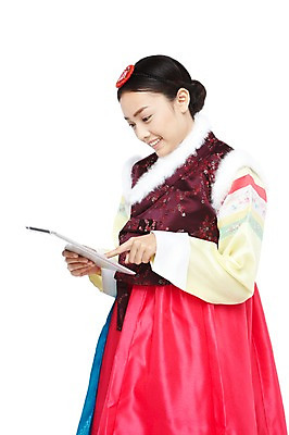 포토 JPG 스튜디오촬영 외국인 해외기획촬영 한국문화 한국전통 전통 우먼라이프 라이프스타일 응시 2012년태국 여자 전통문화 문화 한국 실내 한명 서기 미소 웃음 들기 누끼 사람 동양인 20대 성인 옆모습 태블릿 터치 웹서핑 조끼 체험 전통의상 한복 검색 배자 털배자 배씨댕기 여자만 여자한명만 성인여자만 청년만 청년여자만 성인한명만 청년여자한명만 성인여자한명만 성인만 국내포토 1 동양문화 시선 아시아 뷰포인트 컨셉 모션 전통소품 표정 인종 청년 내부 생활 전자제품 스마트기기 외투 파일형식