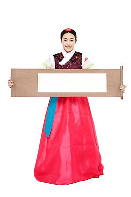 포토 JPG 스튜디오촬영 전신 외국인 해외기획촬영 한국문화 한국전통 전통 우먼라이프 라이프스타일 2012년태국 여자 전통문화 문화 전통소품 한국 실내 한명 서기 미소 웃음 들기 누끼 사람 동양인 20대 성인 앞모습 조끼 체험 전통의상 한복 두루마리 족자 배자 털배자 배씨댕기 여자만 여자한명만 성인여자만 청년만 청년여자만 성인한명만 청년여자한명만 성인여자한명만 성인만 국내포토 1 동양문화 아시아 뷰포인트 컨셉 모션 표정 인종 청년 내부 생활 외투 오브젝트 파일형식