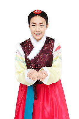 포토 JPG 스튜디오촬영 외국인 해외기획촬영 한국문화 한국전통 전통 우먼라이프 라이프스타일 2012년태국 여자 전통문화 문화 모션 한국 실내 한명 서기 미소 웃음 누끼 사람 동양인 손짓 20대 성인 앞모습 조끼 체험 전통의상 한복 손모으기 배자 털배자 배씨댕기 여자만 여자한명만 성인여자만 청년만 청년여자만 성인한명만 청년여자한명만 성인여자한명만 성인만 국내포토 1 동양문화 아시아 뷰포인트 컨셉 전통소품 표정 인종 청년 내부 생활 외투 파일형식