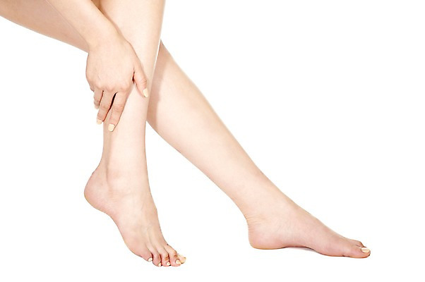 포토 JPG 스튜디오촬영 우먼라이프 라이프스타일 손 여자 포즈 신체 몸매관리 맨발 발 실내 한명 누끼 사람 20대 성인 옆모습 신체부위 뷰티 섹시 하반신 다리 매끈함 몸매 각선미 청년만 성인한명만 성인만 국내포토 1 뷰포인트 컨셉 다이어트 청년 내부 생활 감각 파일형식