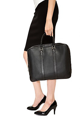 포토 JPG 스튜디오촬영 직업 우먼라이프 잡화 여자 구두 신발 신체 서류가방 가방 비즈니스 실내 한명 서기 들기 누끼 사람 정장 20대 성인 옆모습 신체부위 비즈니스라이프 치마 섹시 하반신 다리 직장인 비즈니스우먼 하이힐 매끈함 몸매 출장 각선미 여자만 여자한명만 성인여자만 청년만 청년여자만 성인한명만 청년여자한명만 성인여자한명만 성인만 국내포토 1 라이프스타일 옷 뷰포인트 컨셉 모션 하의 청년 내부 감각 여성화 파일형식