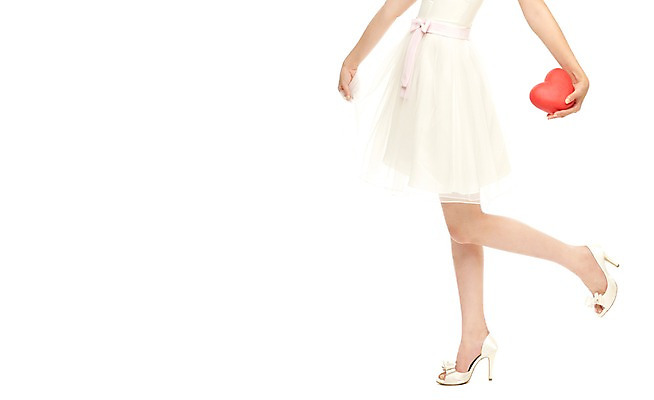 포토 JPG 스튜디오촬영 우먼라이프 잡화 드레스 원피스 여자 구두 웨딩드레스 포즈 결혼 신발 신체 실내 사랑 한명 서기 들기 누끼 사람 20대 성인 옆모습 신체부위 치마 하반신 하트 다리 우아함 하이힐 매끈함 몸매 각선미 하트모형 여자만 여자한명만 성인여자만 청년만 청년여자만 성인한명만 청년여자한명만 성인여자한명만 성인만 국내포토 모양 1 라이프스타일 옷 감정 뷰포인트 컨셉 모션 하의 이벤트 청년 내부 모형 감각 여성화 파일형식