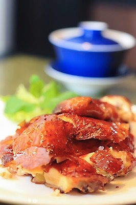 포토 JPG 그릇 식기 접시 음식 백그라운드 채소 육류 요리 근접촬영 사람없음 아웃포커스 치킨 닭고기 닭 국내포토 뷰포인트 식재료 조류 촬영기법 닭고기요리 파일형식