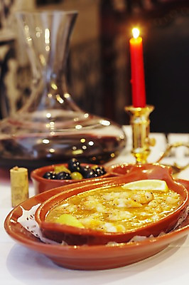 포토 JPG 그릇 식기 접시 음료 음식 백그라운드 과일 초 촛불 식탁 탁자 새우 요리 근접촬영 사람없음 아웃포커스 와인 해물요리 병 해산물 해산물수프 국내포토 뷰포인트 가구 주류 촬영기법 갑각류 수프 파일형식