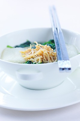 포토 JPG 그릇 식기 접시 음식 젓가락 요리 근접촬영 사람없음 아웃포커스 면류 면 국내포토 뷰포인트 촬영기법 수저 파일형식