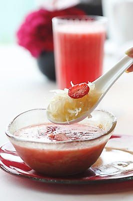 포토 JPG 그릇 식기 접시 음료 음식 과일 딸기 디저트 요리 근접촬영 사람없음 아웃포커스 숟가락 과일주스 생과일 국내포토 뷰포인트 촬영기법 수저 주스 파일형식