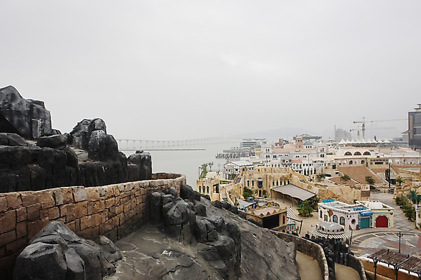 포토 JPG 주간 해외풍경 해외 시설물 건축물 아시아 바다 풍경 사람없음 야외 건물 도시풍경 중국 놀이공원 도시 놀이기구 흐림 마카오 국내포토 자연요소 건축 나라 날씨 테마파크 파일형식