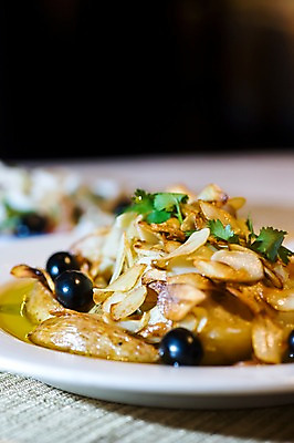 포토 JPG 접시 아시아 음식 감자 실내 요리 사람없음 중식 식당 레스토랑 중국 샐러드 굽기 올리브 담기 슬라이스 퓨전요리 마카오 국내포토 식기 열매 나라 채소 모션 내부 상점 구이 파일형식